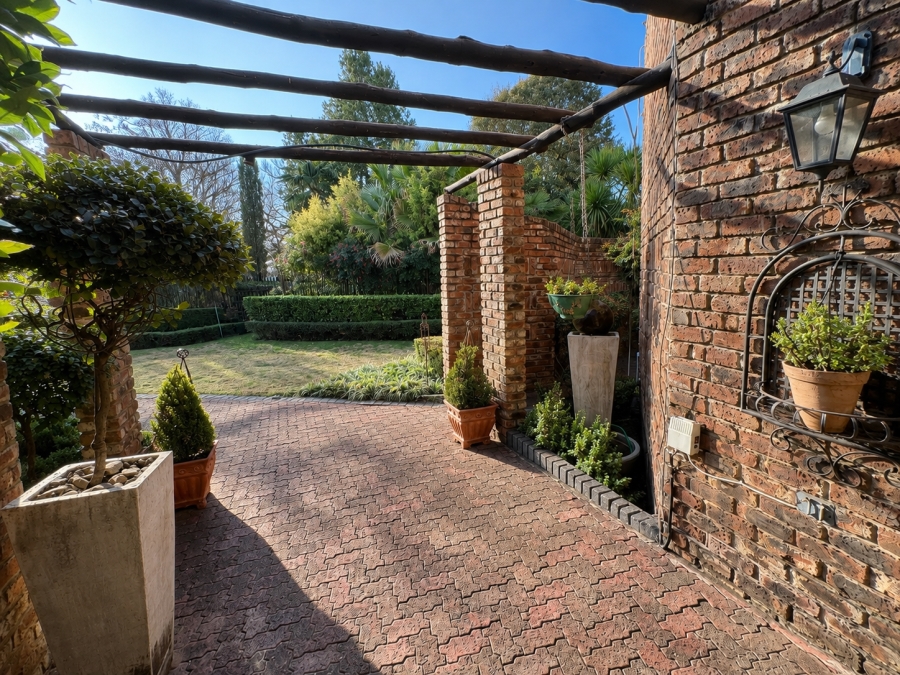 5 Bedroom Property for Sale in Van Der Hoff Park North West